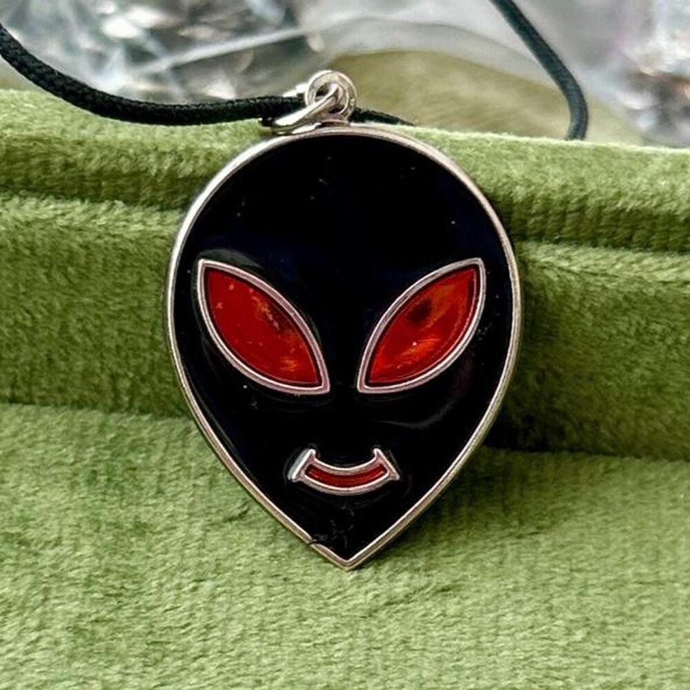 Unbranded Women's Black and Silver Jewellery